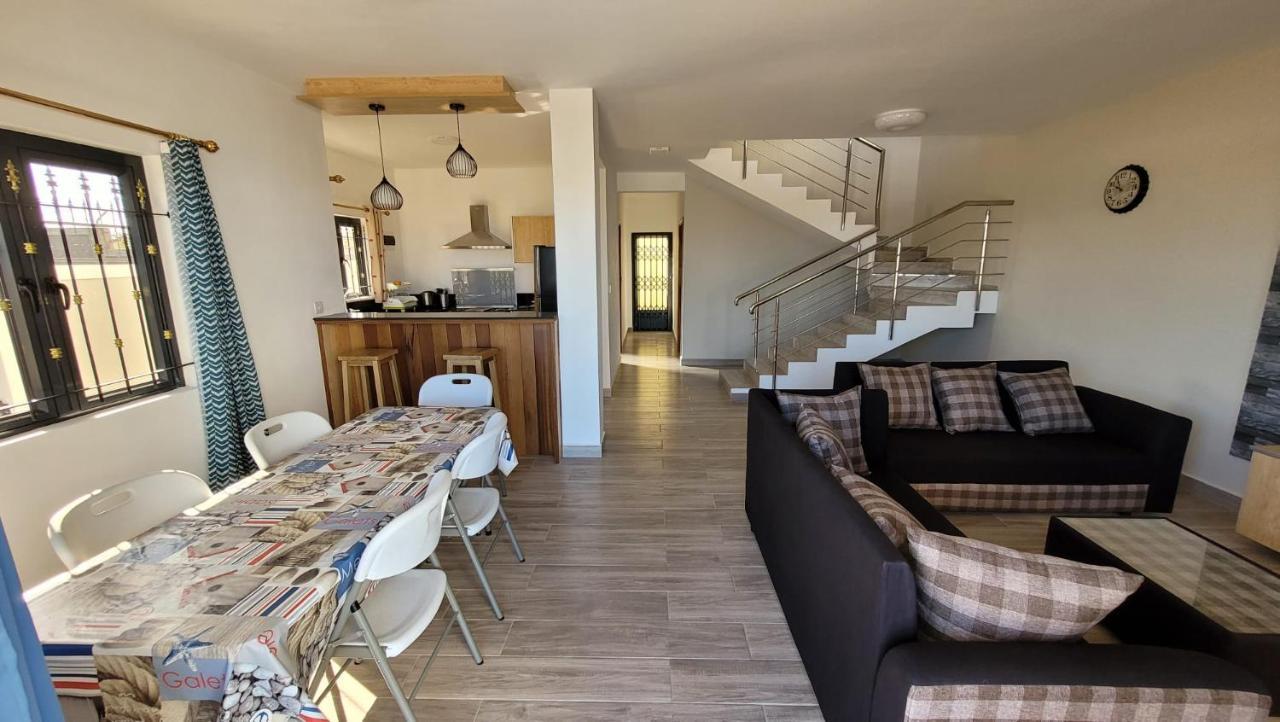 Coquette Avec Piscine Villa